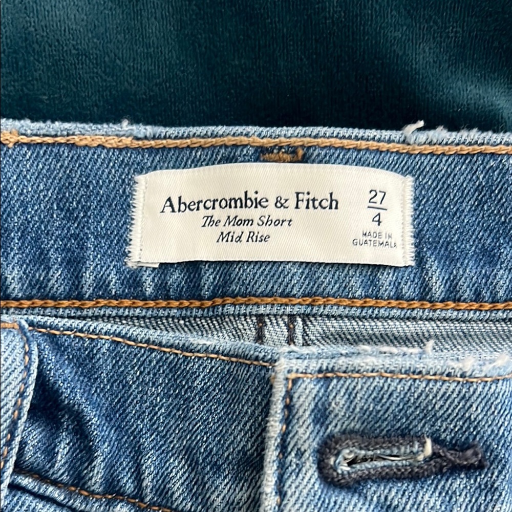 Abercrombie & Fitch Blue Denim mid rise Mom Shorts - Picture 2 of 4